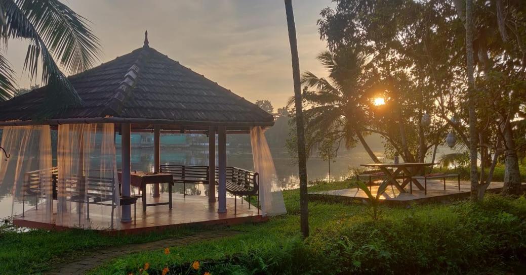 Bed and Breakfast Sunsets And Palm Trees Alappuzha Zewnętrze zdjęcie